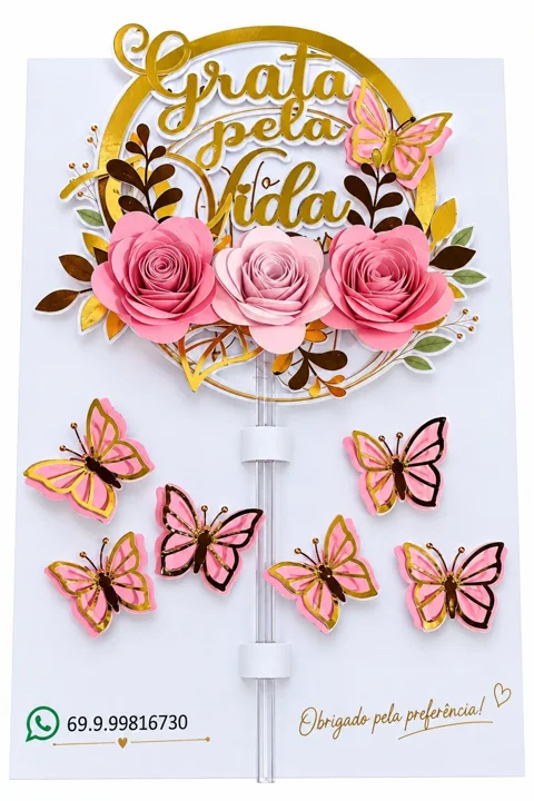 Topo dourado Grata pela Vida com rosas de papel e borboletas cor-de-rosa